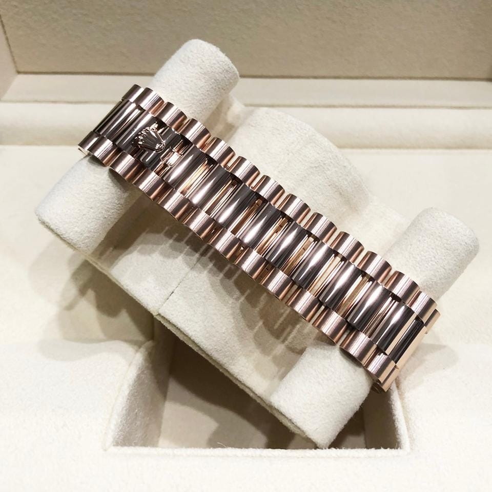 Rolex | Day-Date | 228235-0006 | Rose gold | 40 mm | Rose gold | Brown | Automatic