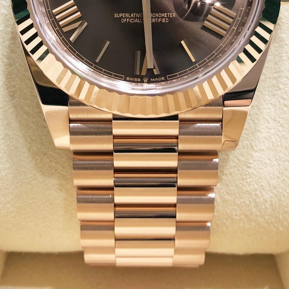 Rolex | Day-Date | 228235-0006 | Rose gold | 40 mm | Rose gold | Brown | Automatic