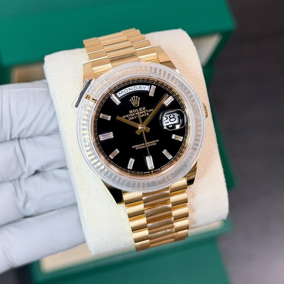 Rolex | Day-Date | 228238 | Yellow gold | 40 x 47 mm | Yellow gold | Black | Automatic