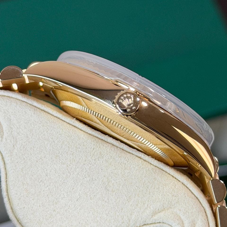 Rolex | Day-Date | 228238 | Yellow gold | 40 x 47 mm | Yellow gold | Black | Automatic