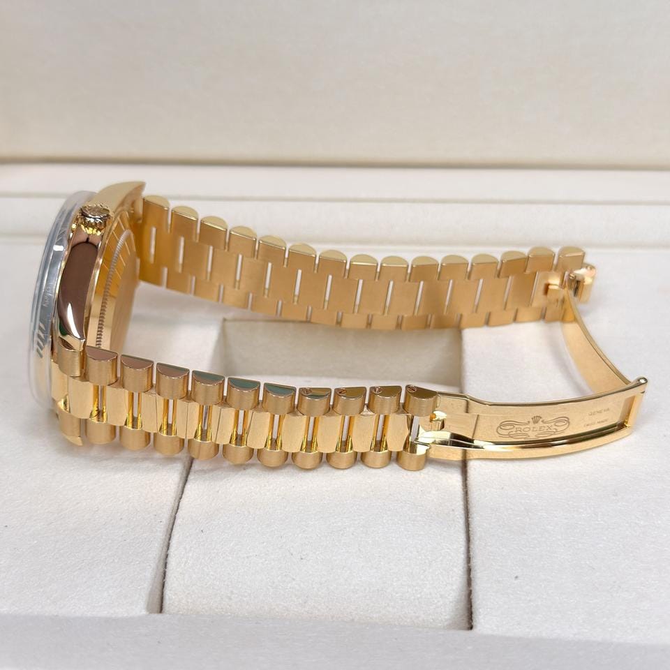 Rolex | Day-Date | 228238 | Yellow gold | 40 x 47 mm | Yellow gold | Black | Automatic