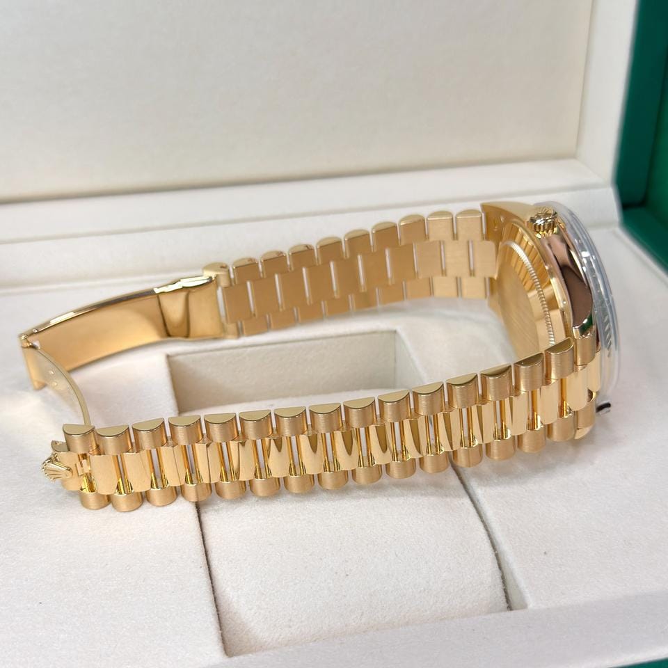 Rolex | Day-Date | 228238 | Yellow gold | 40 x 47 mm | Yellow gold | Black | Automatic