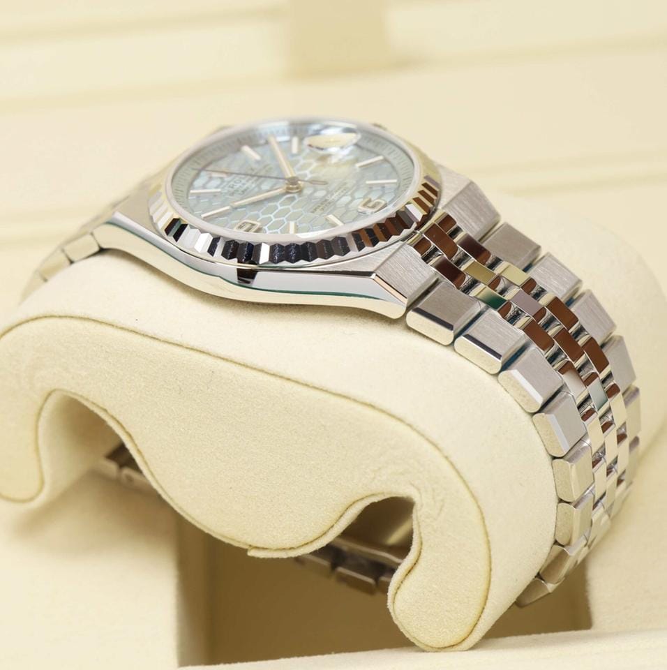 Rolex | Land-Dweller | 127236 | Platinum | 36 mm | Blue