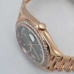 Rolex | Day-Date | 228345RBR | Rose gold | 40 x 48 mm | Rose gold | Green | Automatic