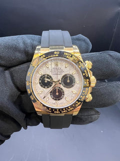 Rolex | Daytona | 116518LN | Yellow gold | 40 mm | Rubber | Silver | Automatic