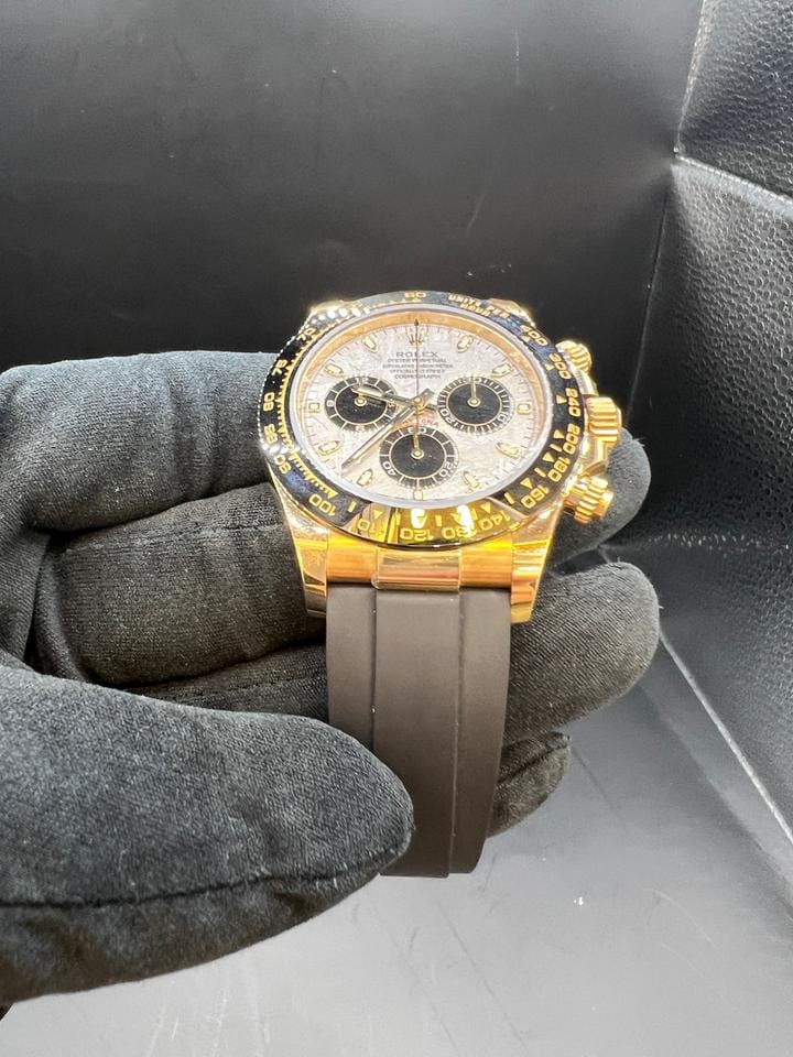 Rolex | Daytona | 116518LN | Yellow gold | 40 mm | Rubber | Silver | Automatic