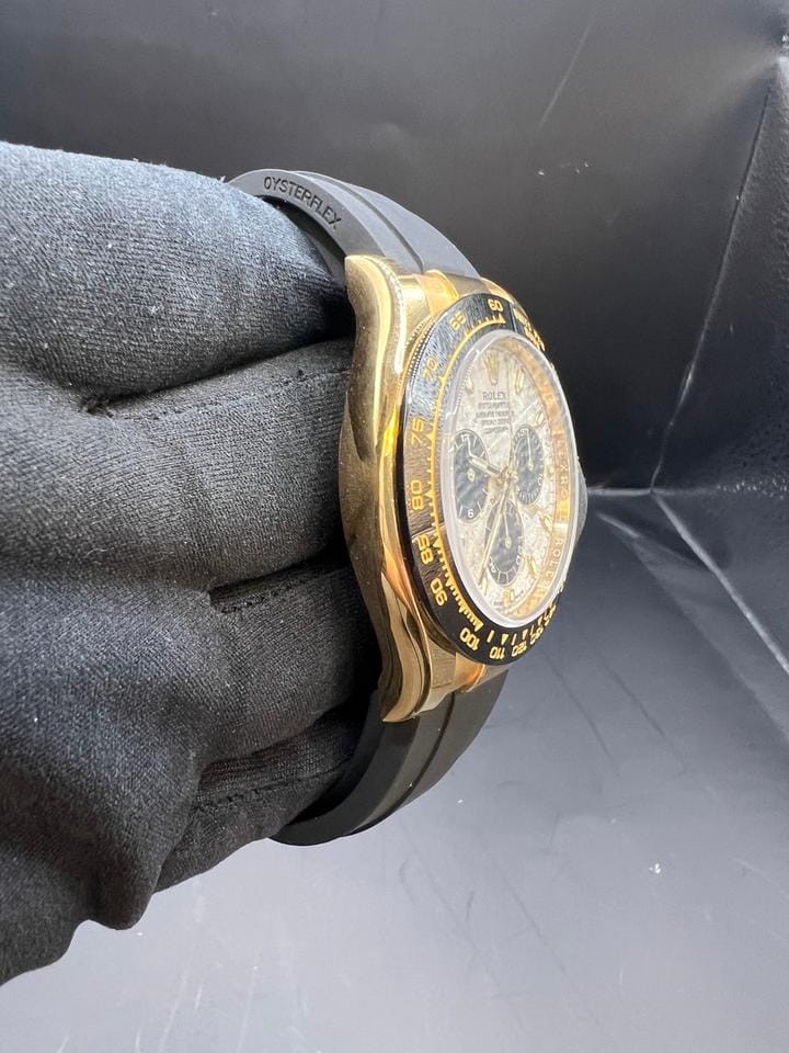 Rolex | Daytona | 116518LN | Yellow gold | 40 mm | Rubber | Silver | Automatic
