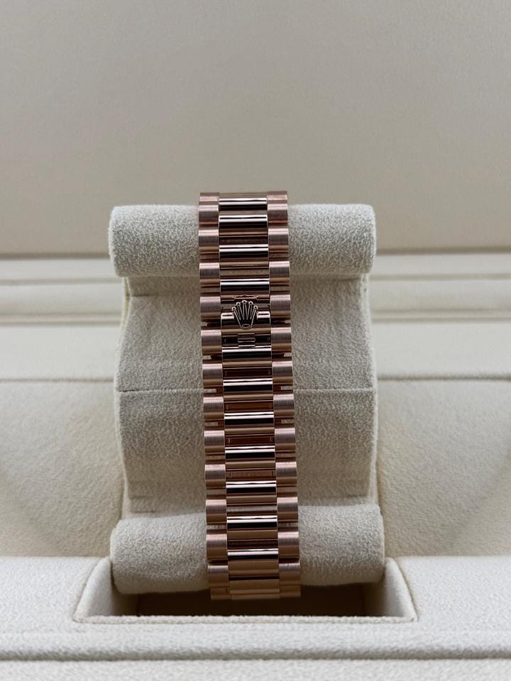 Rolex | Day-Date | 128235 | Rose gold | 36 x 43 mm | Rose gold | Orange | Automatic