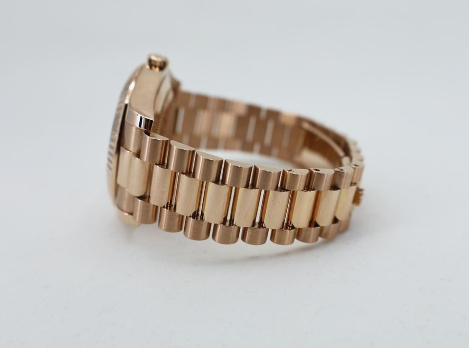 Rolex | Day-Date | 218235 | Rose gold | 41 x 49 mm | Rose gold | Pink | Automatic
