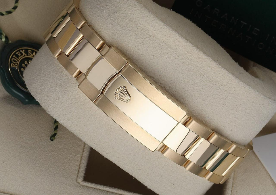 Rolex | Sky-Dweller | 326938-0004 | 42 mm | Yellow gold | Black | Automatic