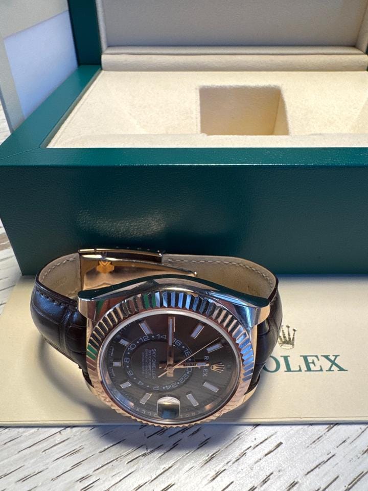 Rolex | Sky-Dweller | 326135 | Rose gold | 42 mm | Grey | Automatic