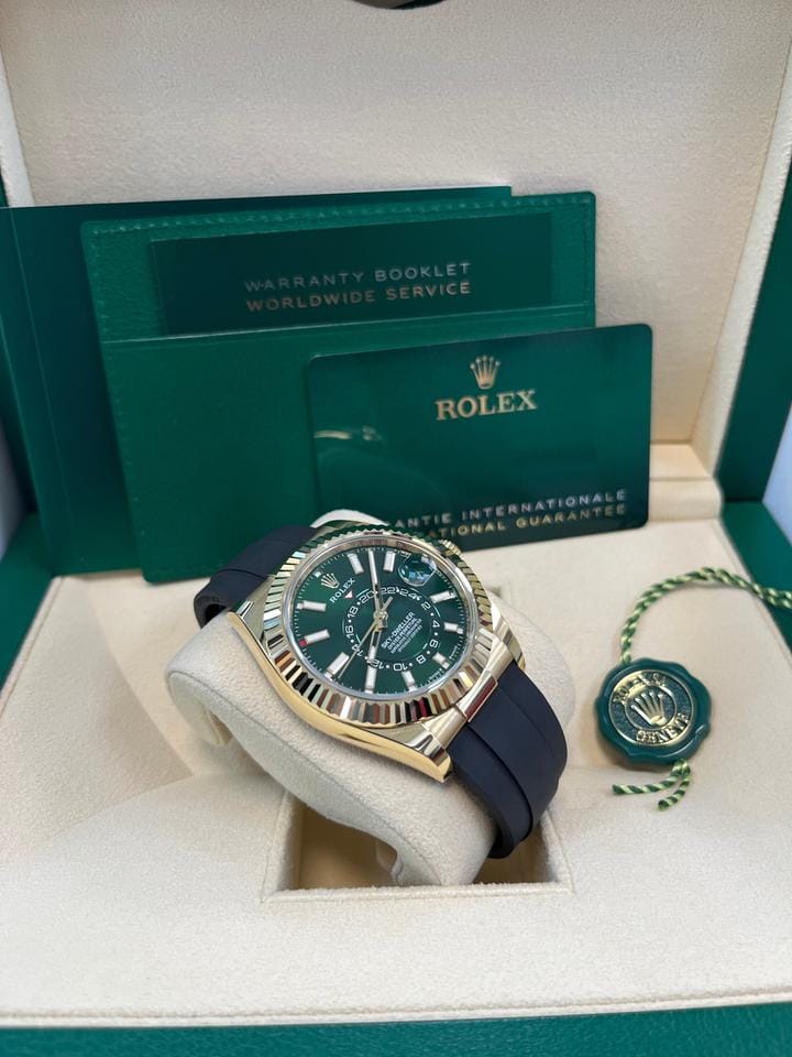 Rolex | Sky-Dweller | 336238 | Yellow gold | 40 mm | Rubber | White | Automatic