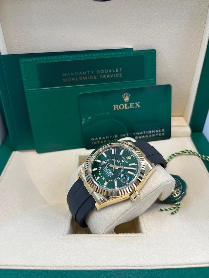 Rolex | Sky-Dweller | 336238 | Yellow gold | 40 mm | Rubber | White | Automatic