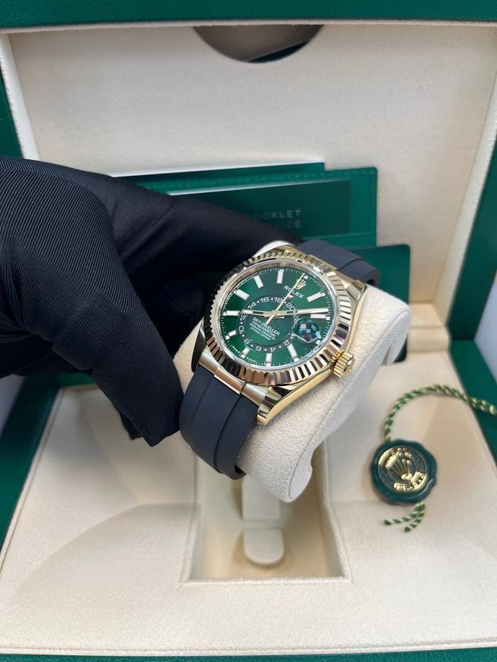 Rolex | Sky-Dweller | 336238 | Yellow gold | 40 mm | Rubber | White | Automatic