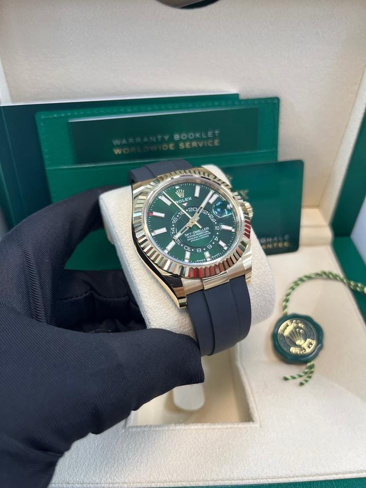 Rolex | Sky-Dweller | 336238 | Yellow gold | 40 mm | Rubber | White | Automatic