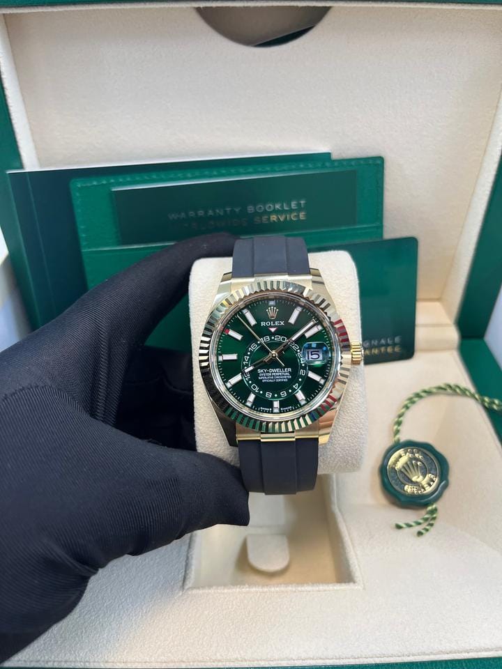 Rolex | Sky-Dweller | 336238 | Yellow gold | 40 mm | Rubber | White | Automatic
