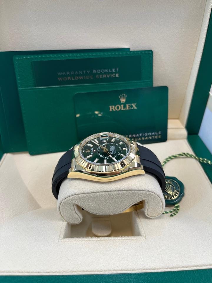 Rolex | Sky-Dweller | 336238 | Yellow gold | 40 mm | Rubber | White | Automatic