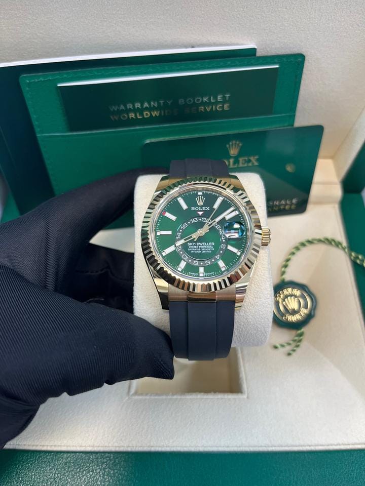 Rolex | Sky-Dweller | 336238 | Yellow gold | 40 mm | Rubber | White | Automatic