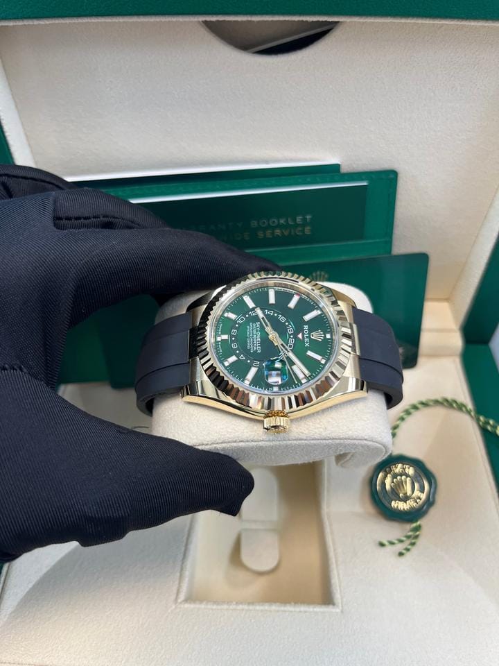 Rolex | Sky-Dweller | 336238 | Yellow gold | 40 mm | Rubber | White | Automatic