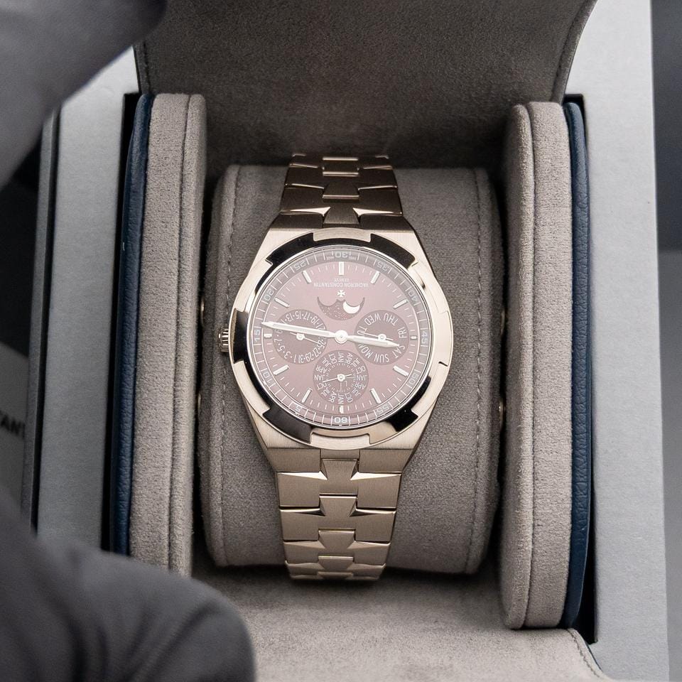 Vacheron Constantin Perpetual Calendar Ultra thin Burgundy-lacquered dial White Gold