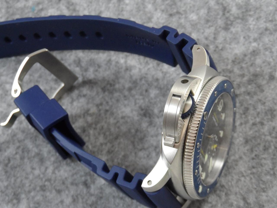 Panerai Submersible Quarantaquattro Mike Horn Pam01676 Full Sett