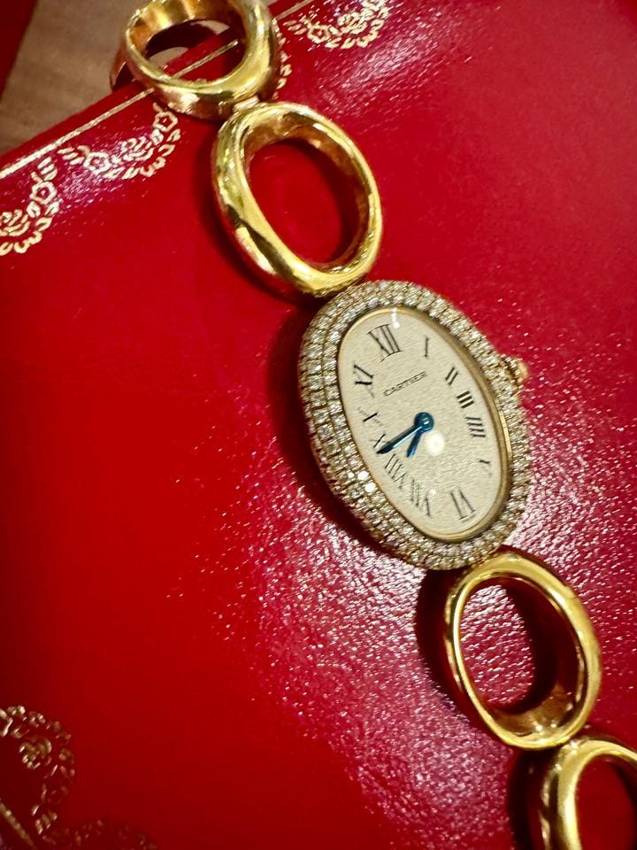 Cartier Baignoire REF.1967 AN ATTRACTIVE GOLD AND DIAMOND-SET BRACELET WATCH Rare