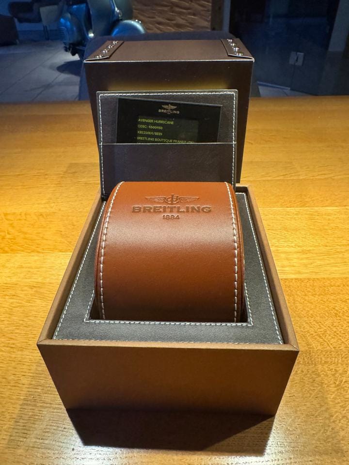 Breitling Avenger Hurricane50mm XB1210 E4/BE89