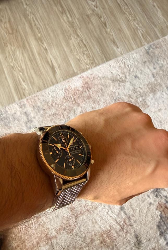 Breitling Superocean Heritage II Chronograph Features classic stainless steel mesh bracelet 18 K Rose Gold