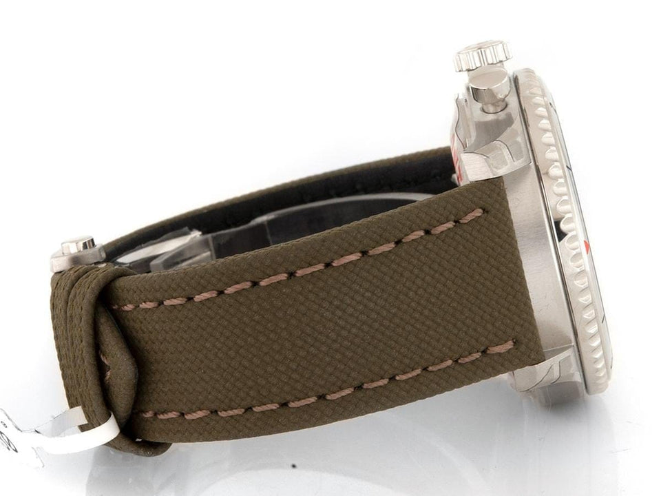 Breitling Aviator 8 B01 Chrono 43mm Steel on Strap Green B+P 2022 NEW