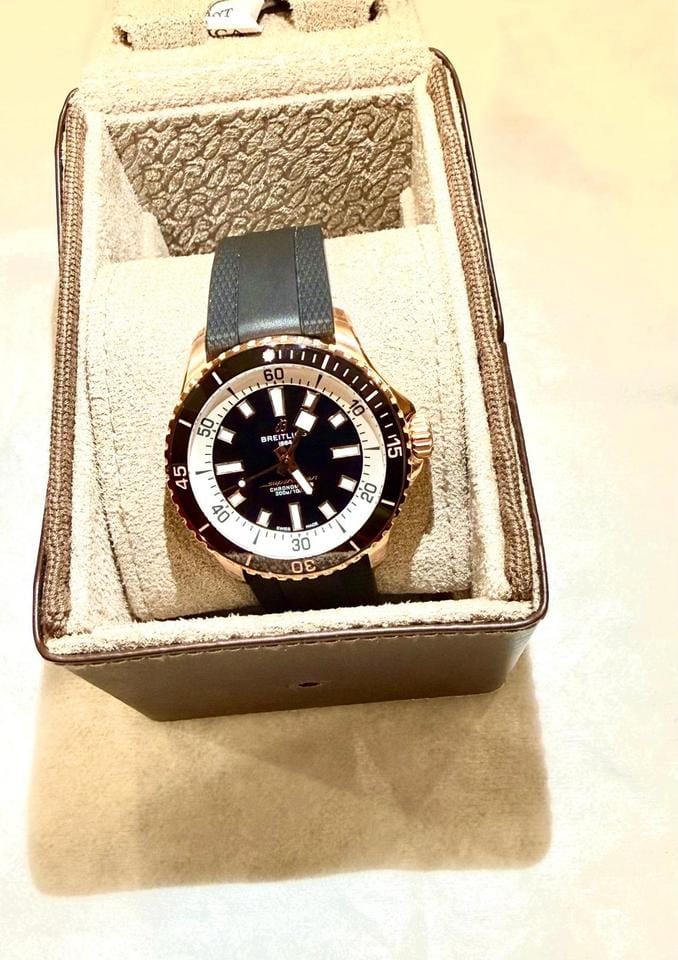 Breitling Superocean 42 R17375211 B1 S1 18 kt Gold Superocean 42 Black Dial Men's Watch