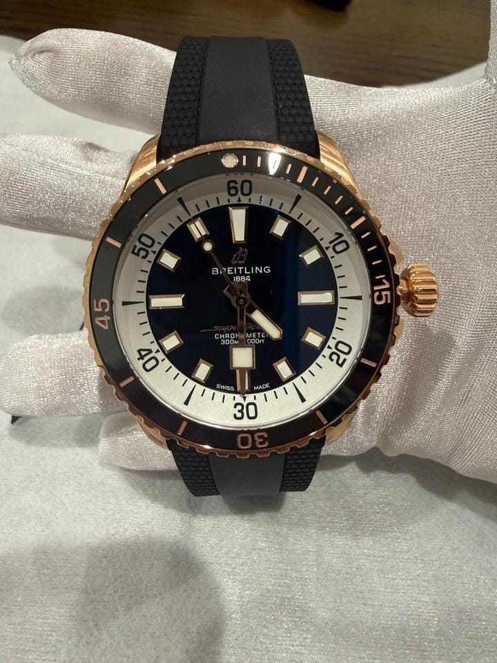 Breitling Superocean 42 R17375211 B1 S1 18 kt Gold Superocean 42 Black Dial Men's Watch