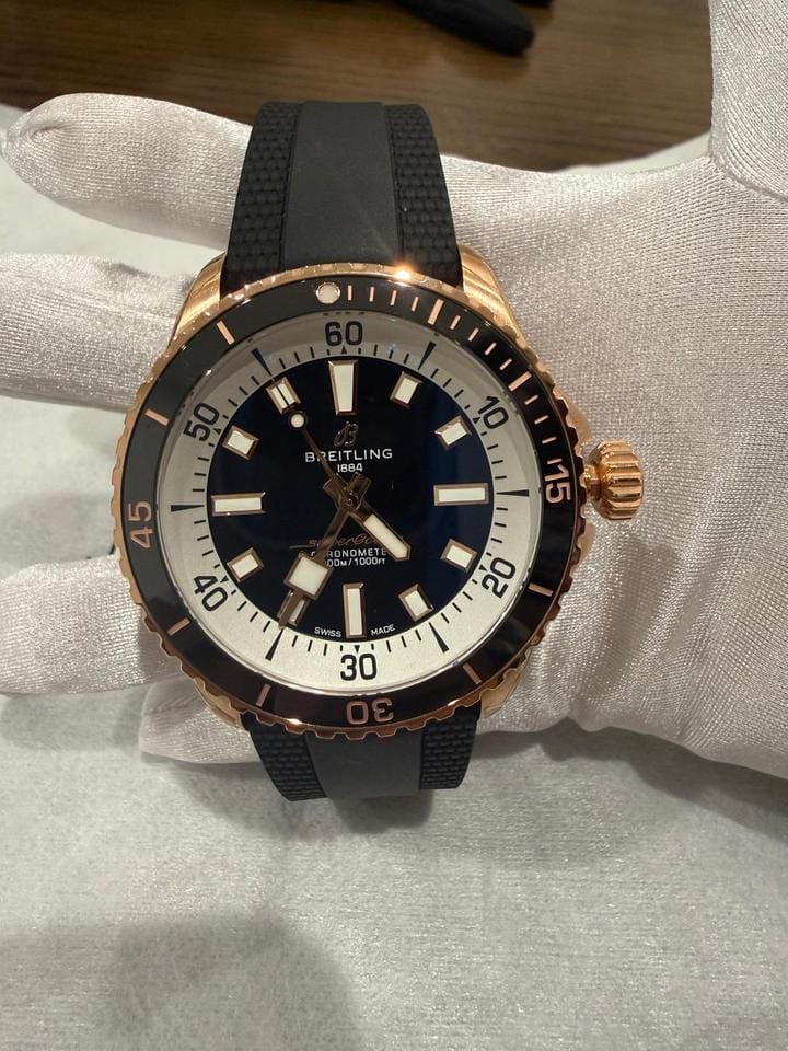 Breitling Superocean 42 R17375211 B1 S1 18 kt Gold Superocean 42 Black Dial Men's Watch
