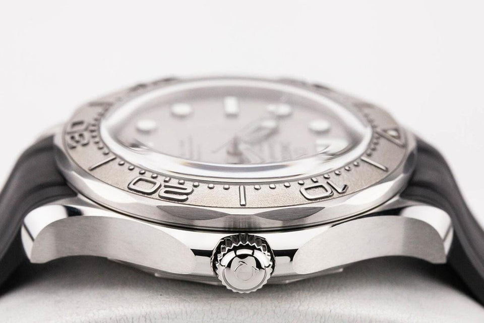 Omega Seamaster Diver 300 M42mm Gray Dial Diver 300m 42mm 210.32.42.20.06.002 Rubber strap
