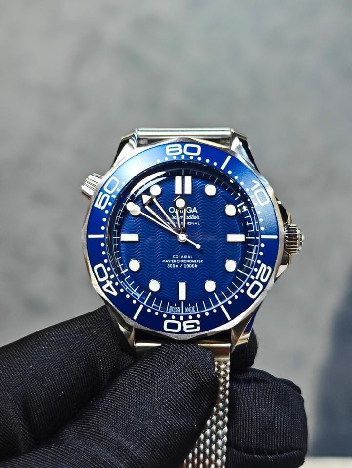 Omega Seamaster Diver 300 Mbasel one Seamaster Diver 300 M James Bond 007 60th Anniversary milan strap 5 years international warranty