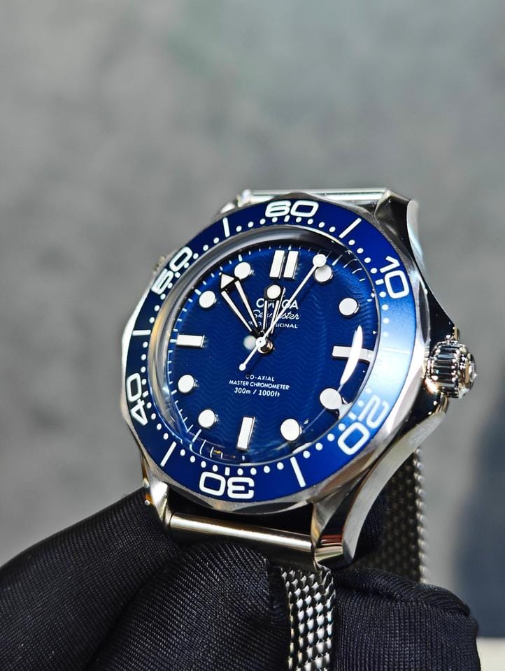 Omega Seamaster Diver 300 Mbasel one Seamaster Diver 300 M James Bond 007 60th Anniversary milan strap 5 years international warranty