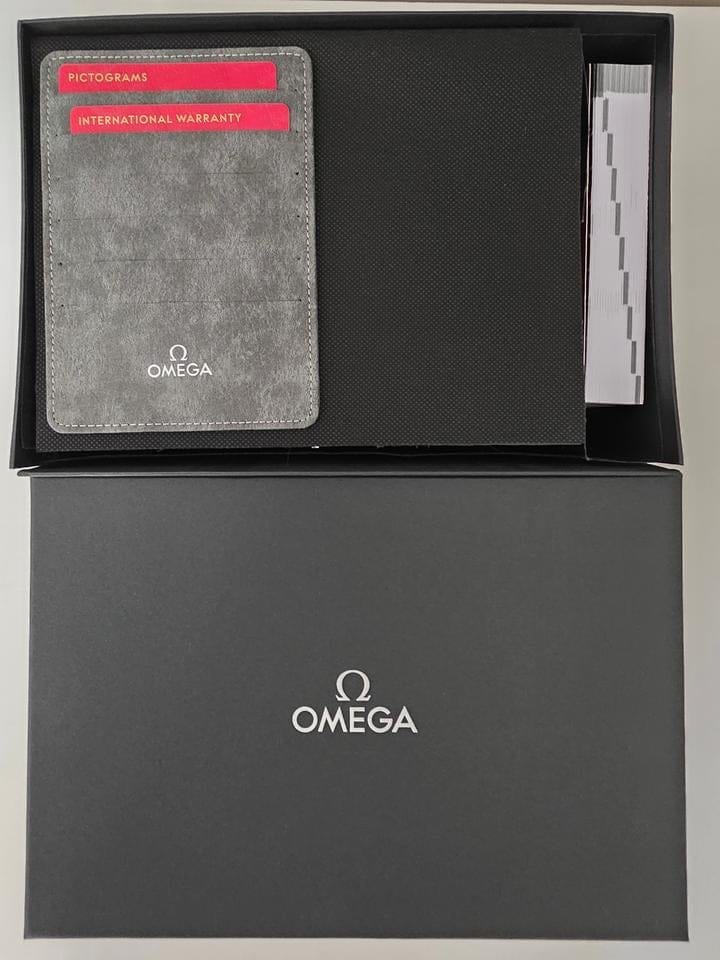 Omega Speedmaster Professional MoonwatchÉdition First on Space