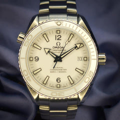 Omega Seamaster Planet Ocean White Dial & Bezel 232.30.42.21.04.001 B&P Excellent