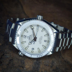 Omega Seamaster Planet Ocean White Dial & Bezel 232.30.42.21.04.001 B&P Excellent