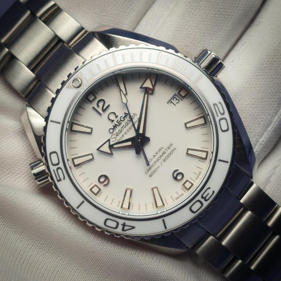 Omega Seamaster Planet Ocean White Dial & Bezel 232.30.42.21.04.001 B&P Excellent