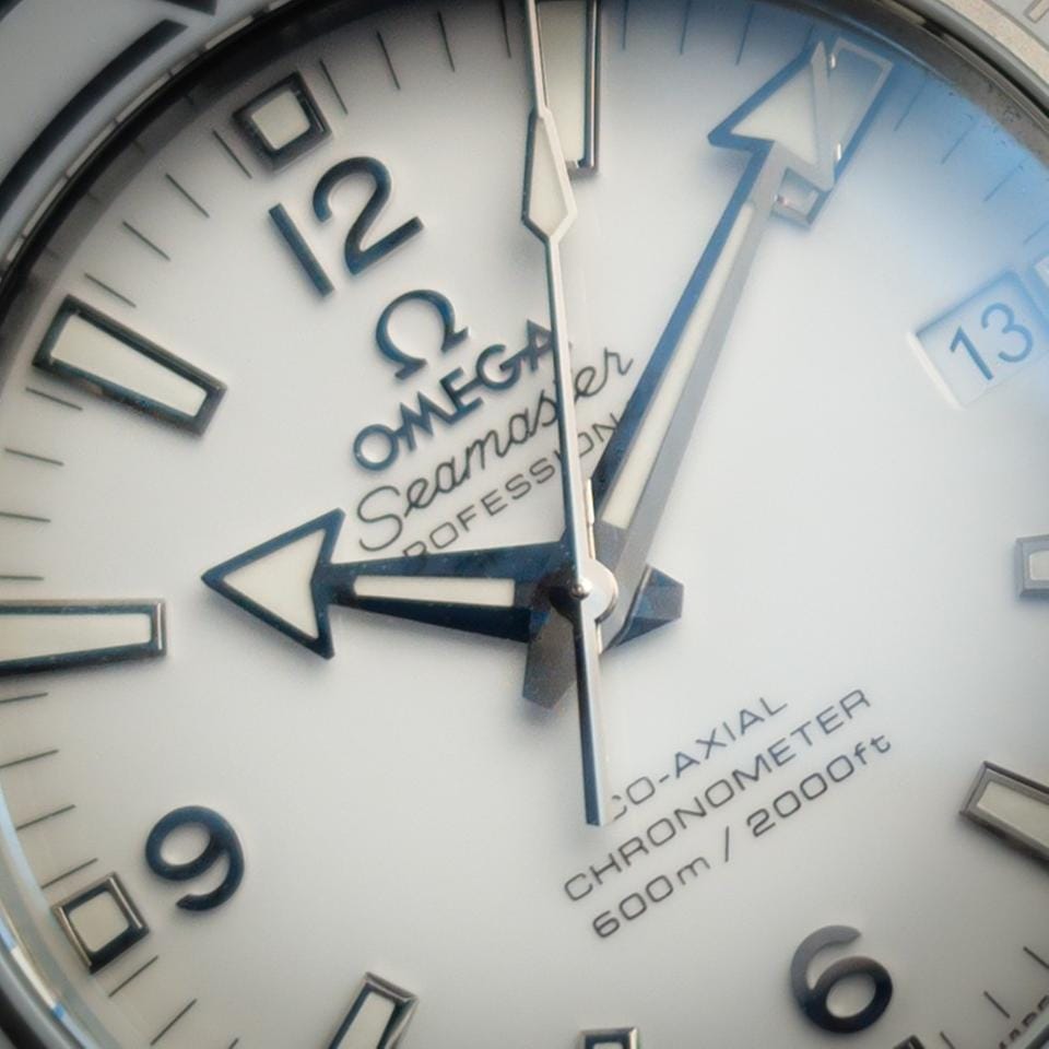 Omega Seamaster Planet Ocean White Dial & Bezel 232.30.42.21.04.001 B&P Excellent