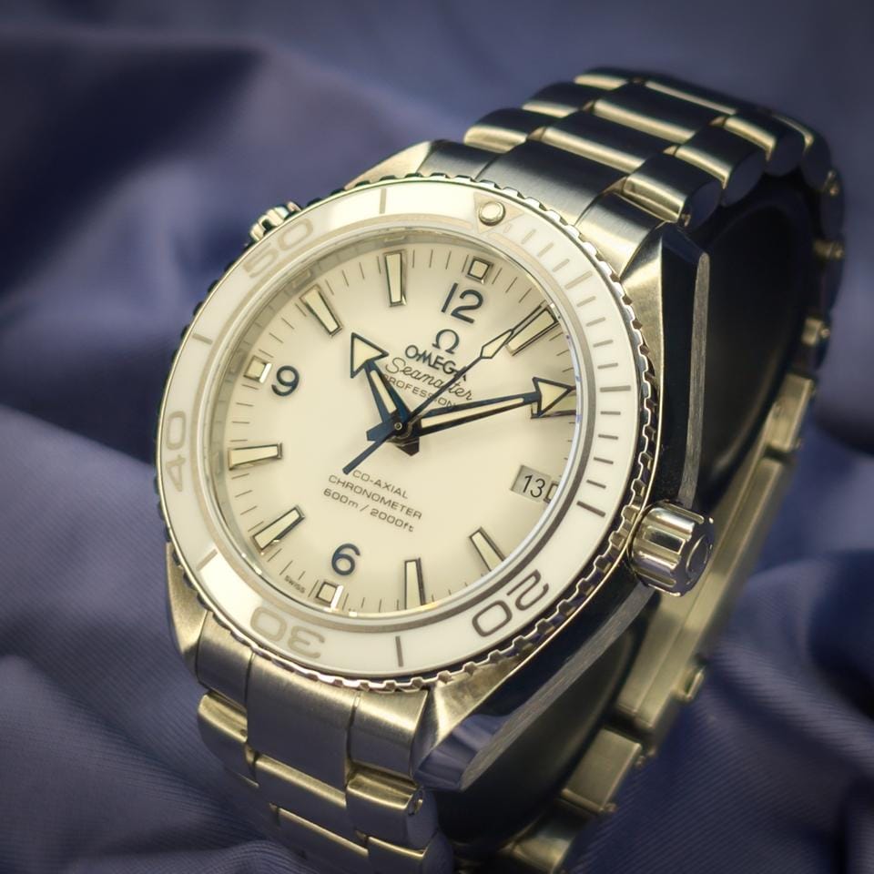 Omega Seamaster Planet Ocean White Dial & Bezel 232.30.42.21.04.001 B&P Excellent