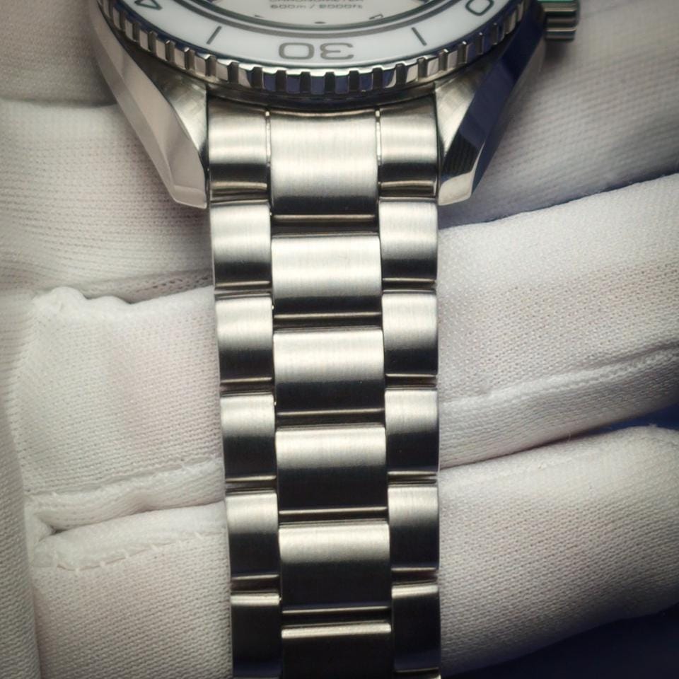 Omega Seamaster Planet Ocean White Dial & Bezel 232.30.42.21.04.001 B&P Excellent
