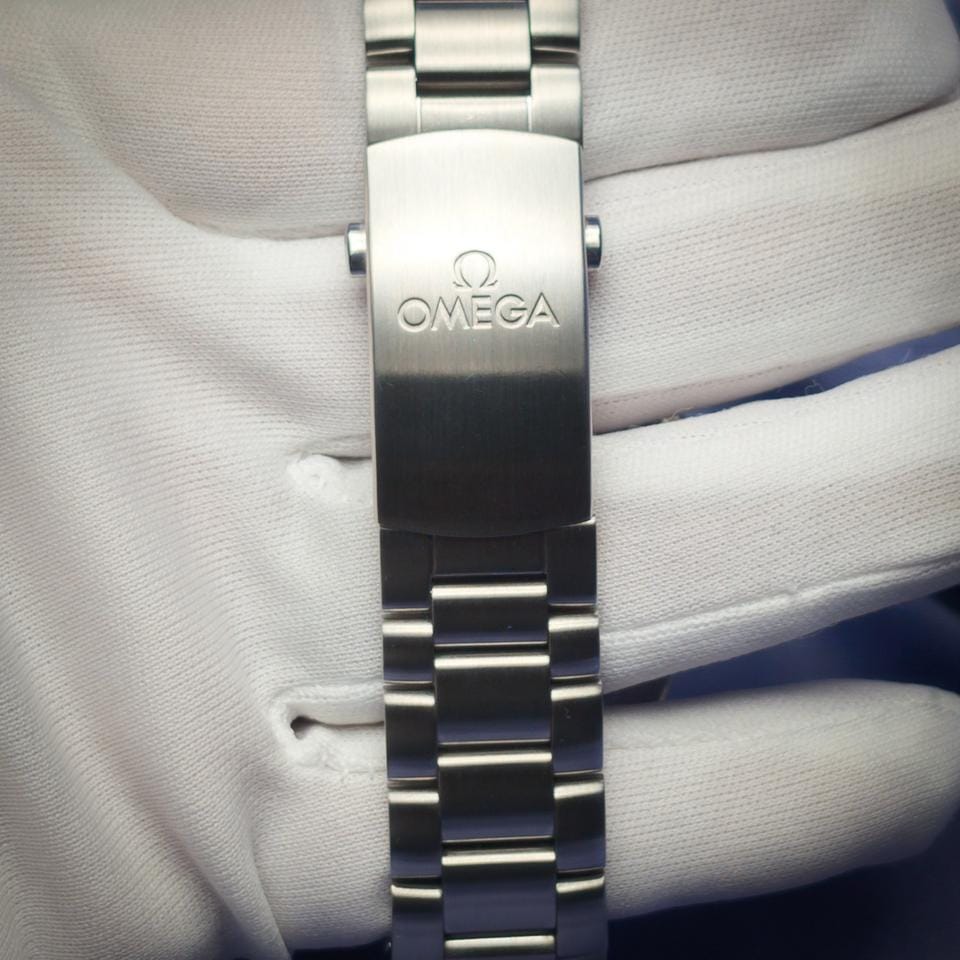 Omega Seamaster Planet Ocean White Dial & Bezel 232.30.42.21.04.001 B&P Excellent