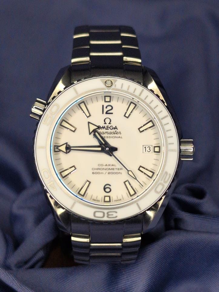 Omega Seamaster Planet Ocean White Dial & Bezel 232.30.42.21.04.001 B&P Excellent