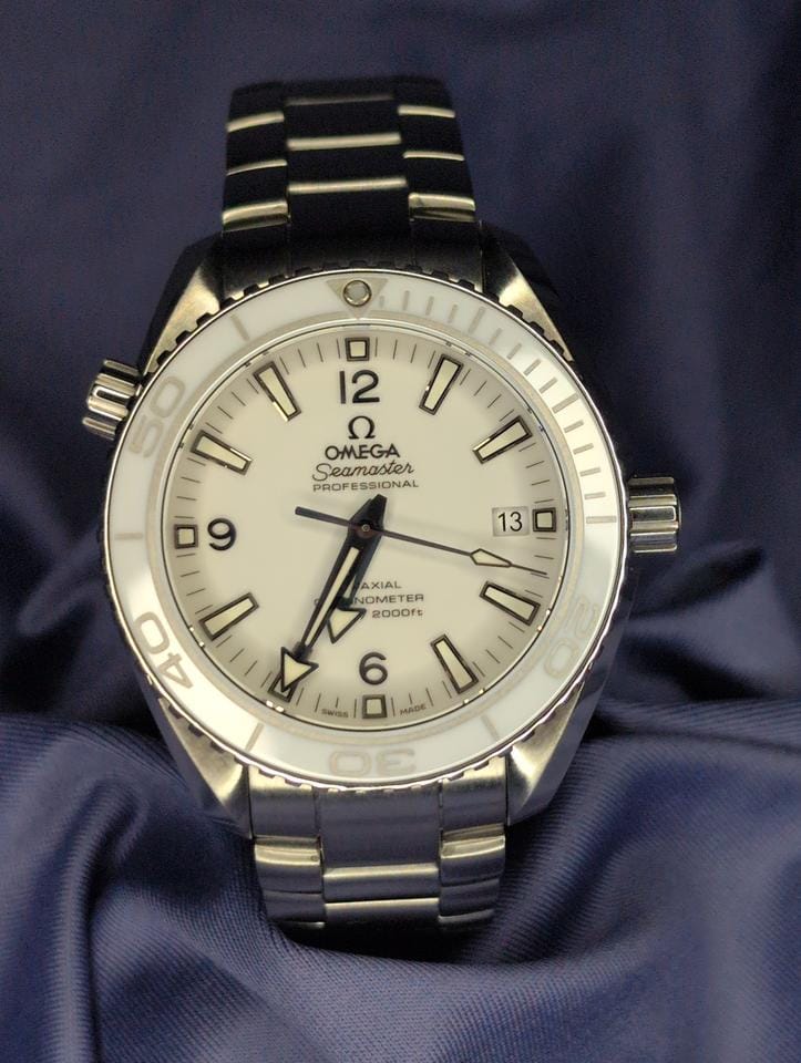 Omega Seamaster Planet Ocean White Dial & Bezel 232.30.42.21.04.001 B&P Excellent