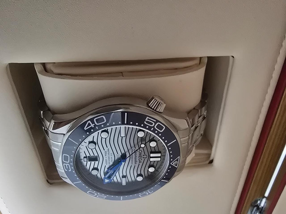 Omega Seamaster Diver 300 MJames bond sea Master. 2 year Omega warranty. Pristine