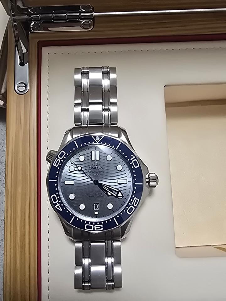 Omega Seamaster Diver 300 MJames bond sea Master. 2 year Omega warranty. Pristine