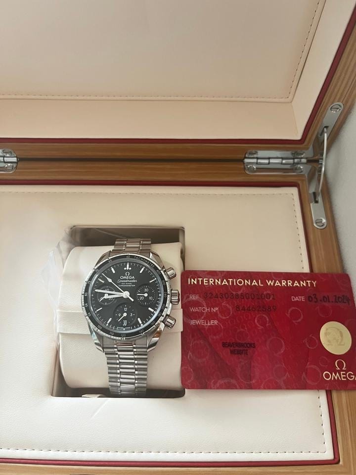 Omega Speedmaster Chronometer Chronograph Automatic Barely worn great condition with box and papers