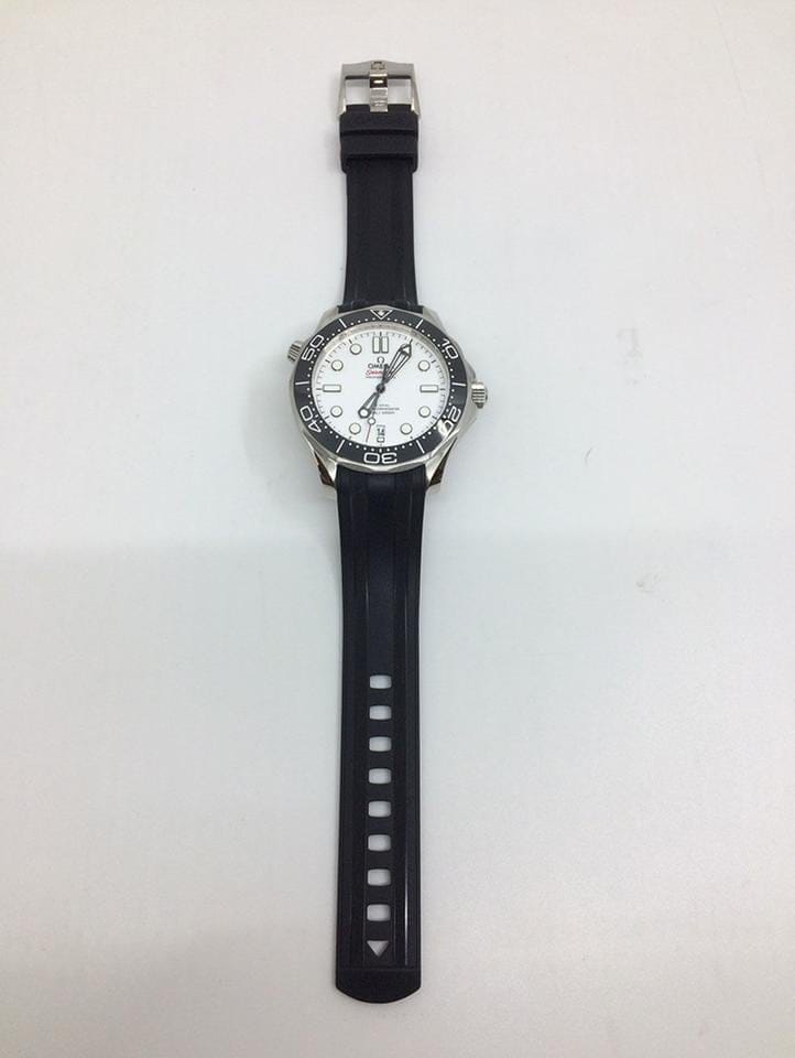 Omega Seamaster Diver 300 M42 mm otomatik saat 210.32.42.20.04.001