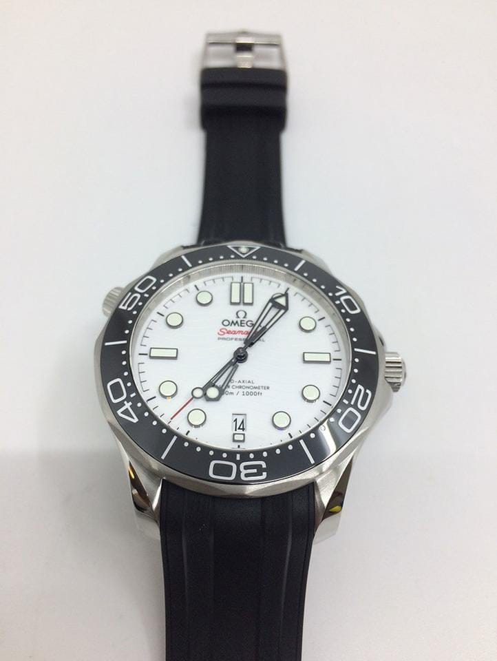 Omega Seamaster Diver 300 M42 mm otomatik saat 210.32.42.20.04.001